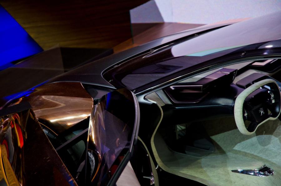  Peugeot Onyx Concept 2012 года  (фото 43 из 108)